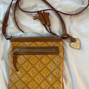 VINTAGE Dooney & Bourke Tan Crossbody Bag